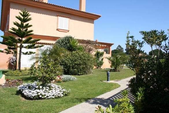 CBR102 244,900 euros Costa Ballena Mercers www.spanishproperty.co.uk