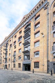Metropolitan Wharf, Wapping