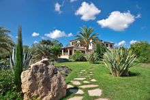 Located near Pollensa (north), traditional finca.  2.5 million euros