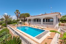 Ideal holiday villa with pool in Alaior.  650,000 euros