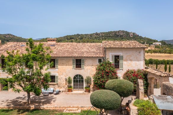 Stunning rural house with mountain views in Alaró. 6.85 million euros Stunning rural house with mountain views in Alaró. 6.85 million euros