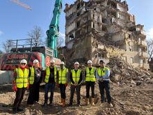 L to R: Cllr Price, Cllr Carpenter, Nikola Crnojevic, Davine Bwalya ( former residents), Dasos Christou and Tom Mason ( Abri). Martyn Lane ( The Hill Group)