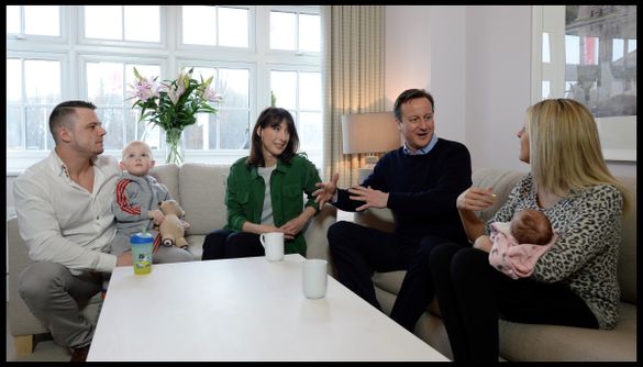 Rob Arron and Kelly Jeffers chat with the Camerons in the lounge of Redrow’s Letchworth showhome. Rob Arron and Kelly Jeffers chat with the Camerons in the lounge of Redrow’s Letchworth showhome.
