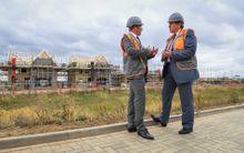 UnSug-Barratt-Brooklands-18092018-27 - Barratt Homes' Managing Director Andrew Swindell discussing the plans for Brooklands with Kit Malthouse