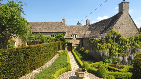 Tudor House, Clanfield, Oxfordshire, OX18 2RG - £1.095 million
